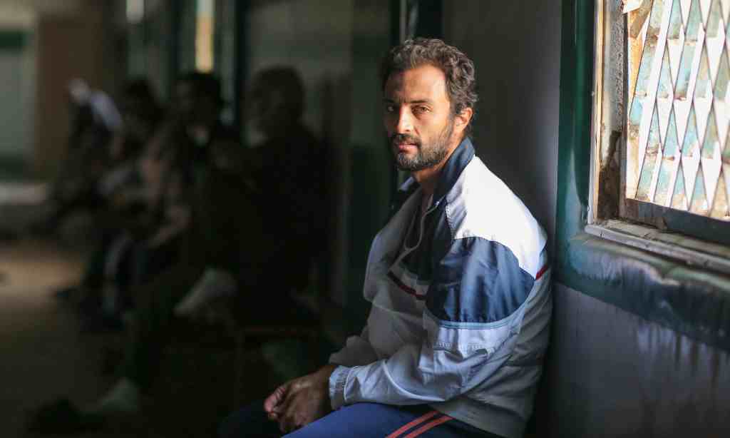 A Hero (Ghahreman, 2021) by Asghar Farhadi, film review. Amir Jadidi as Rahim.