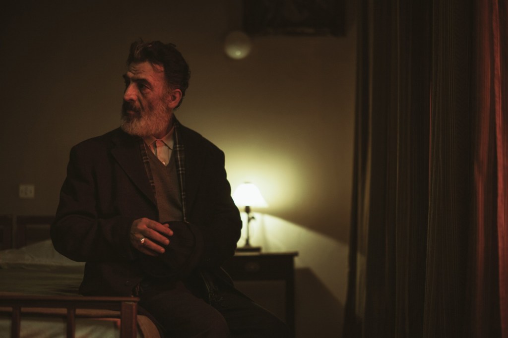 Shahbaz Noshir in the film Pari (dir. Siamak Etemadi, 2020)